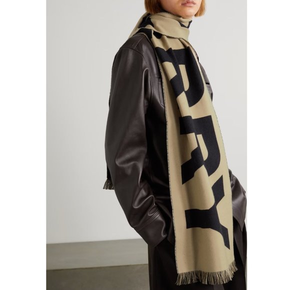 NWT BURBERRY Logo Fringed Wool Jacquard Scarf - Beige Black - Picture 3 of 14